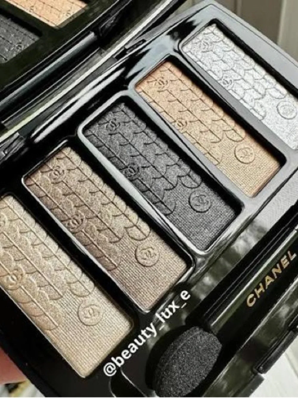 CHANEL Lumière Graphique Eyeshadow Palette - Nude, Taupe, Brown & Black Shades